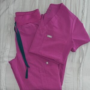 Figs Bright Fuchsia Scrub Set